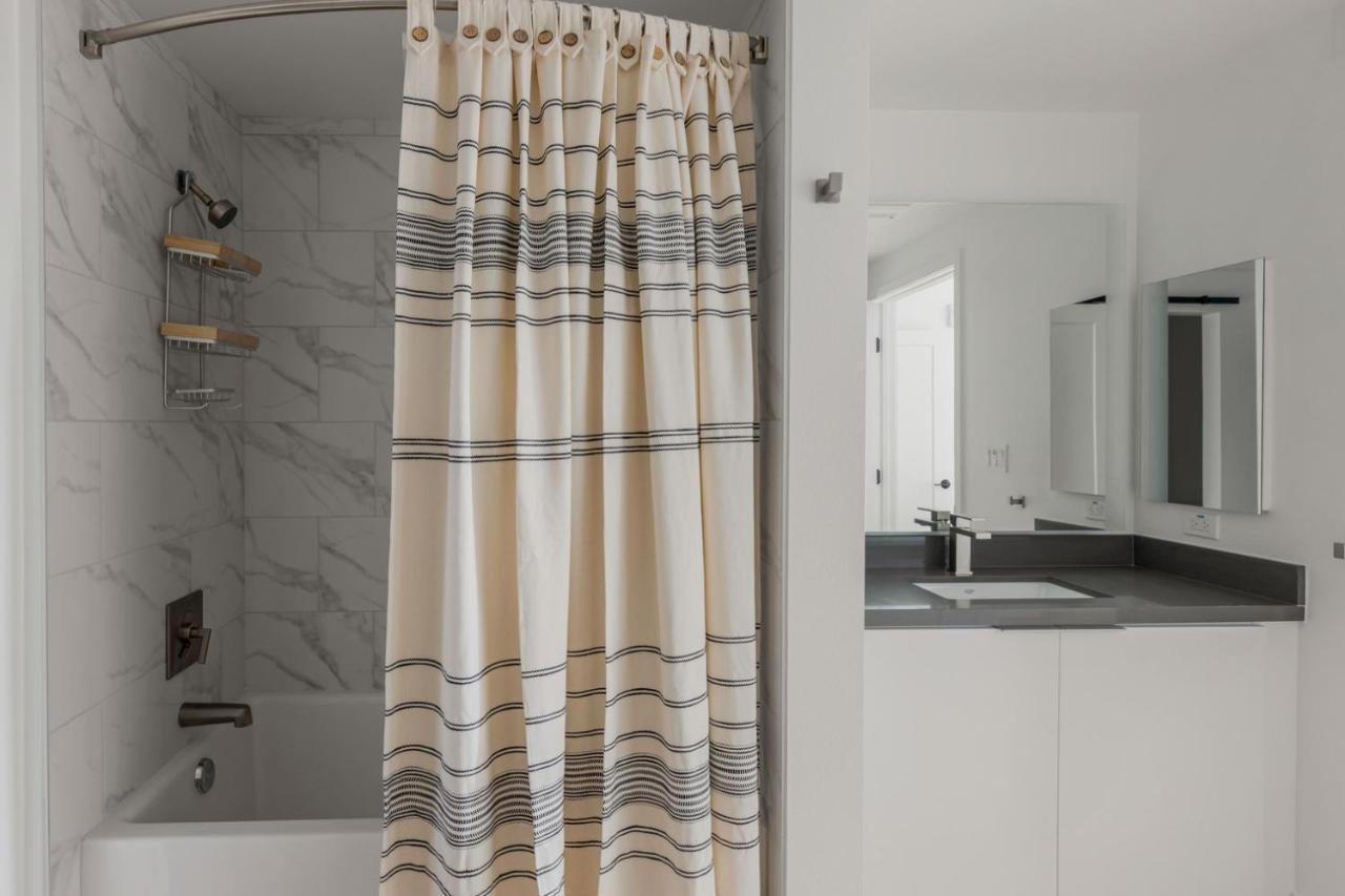 Heights 2br W Courtyard Nr Dining San-26 *