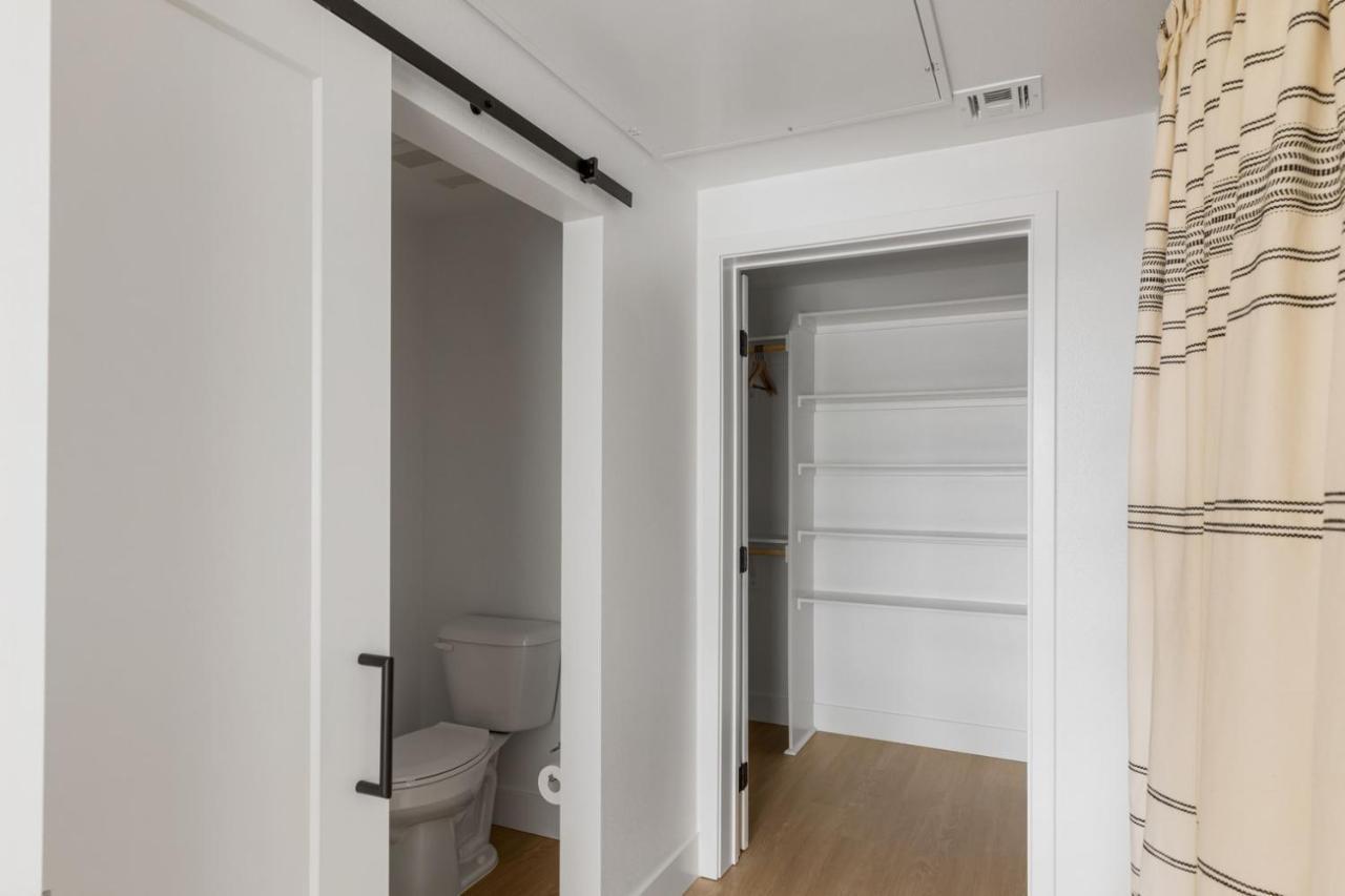 Heights 2br W Courtyard Nr Dining San-26 Apartment